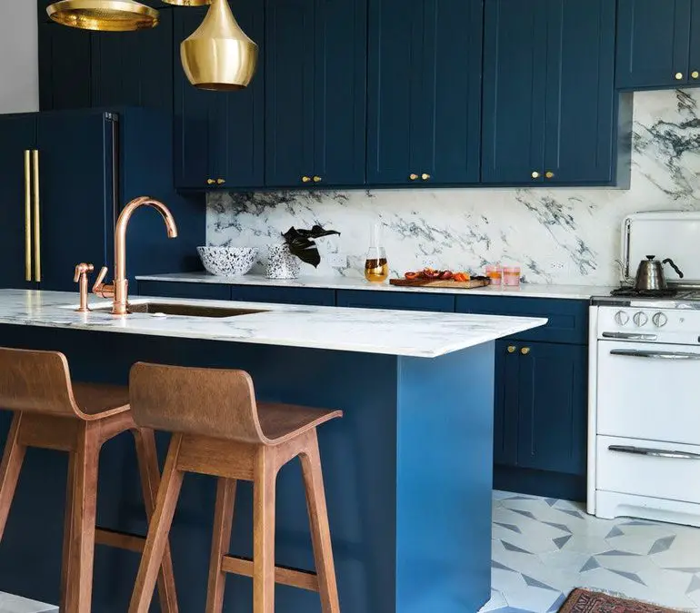 9 Stunning Ways to Use Navy Blue Kitchen Cabinets