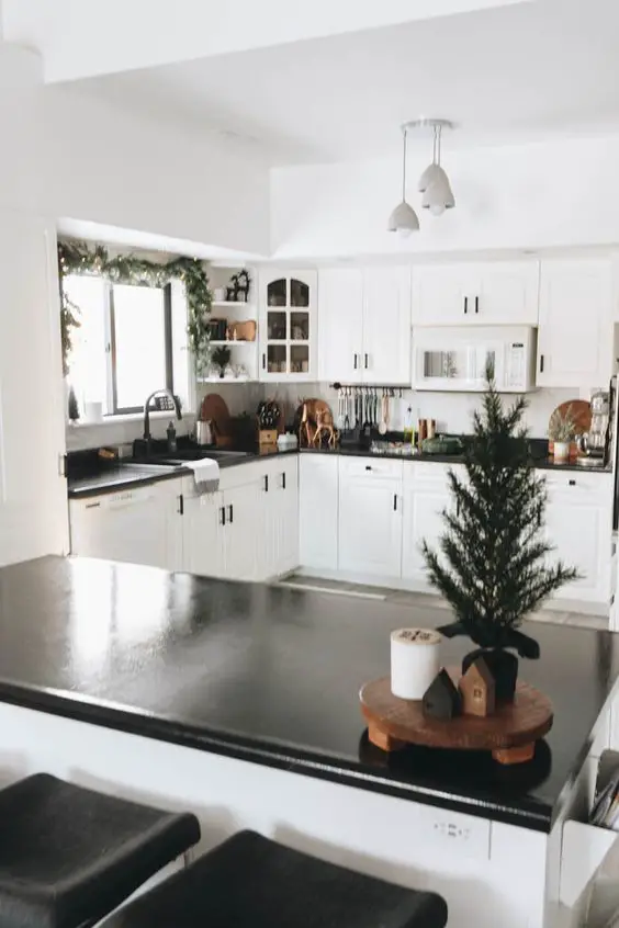 minimalist christmas kitchen