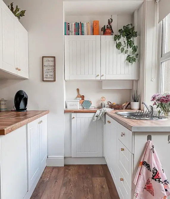 styling above kitchen cabinets with cookbooks