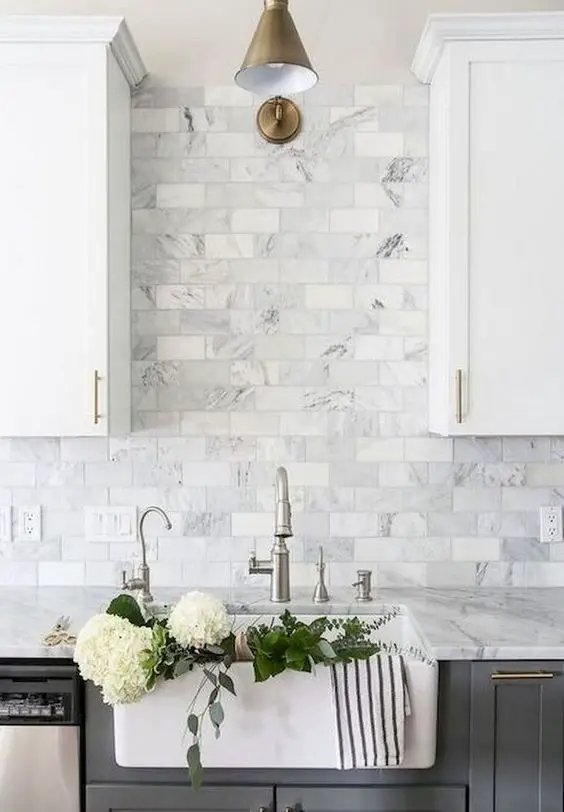 marble backsplash for white kitchen