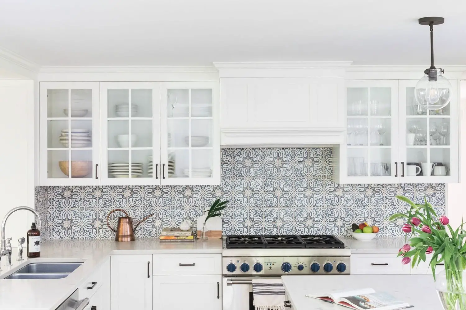 white kitchen backsplash with patterned tile