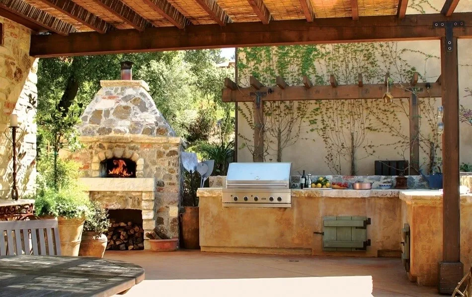 pizza oven in outdoor kitchen