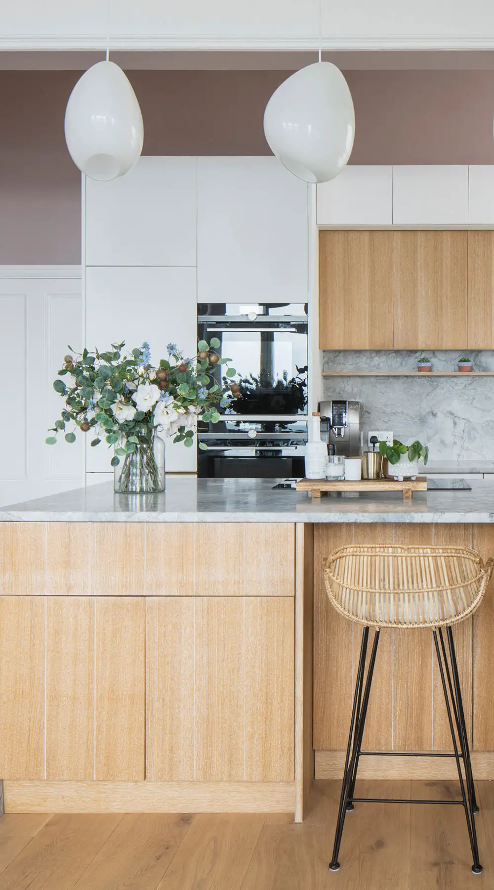 9 Two-Tone Kitchen Cabinets: Color Ideas - Pretty My Kitchen