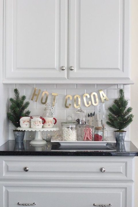 25 Kitchen Christmas Decor Ideas for 2022 - Pretty My Kitchen